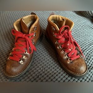 Women’s Danner Mountain Light Cascade Leather Hiking Boot